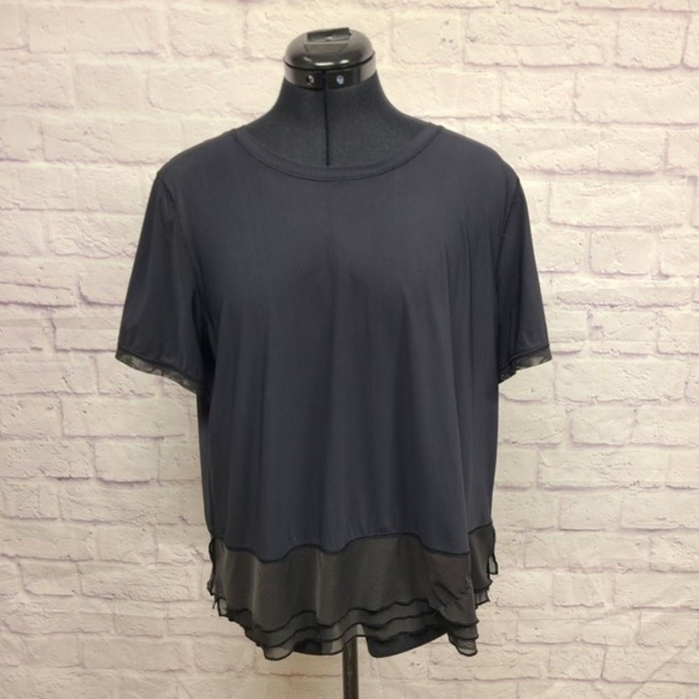 Lululemon Athletica Charcoal Short Sleeve‎ Top